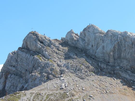Die Westliche Karwendelspitze (links)