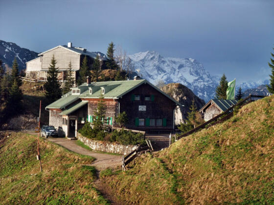 im Hintergrund die Zugspitze