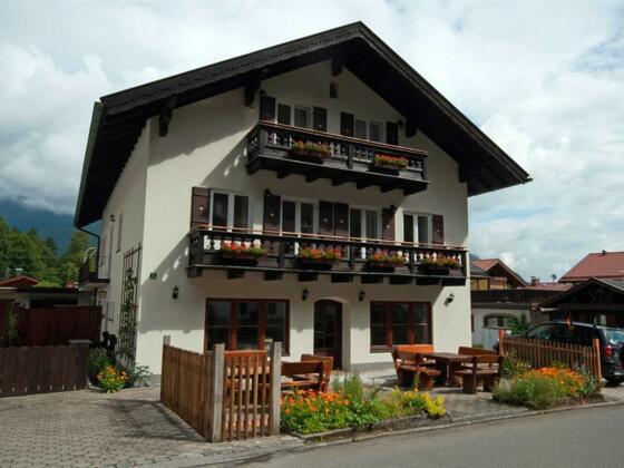 4Ferienwohnungen Grainau &quot;Der gekrönte Hirsch&quot;