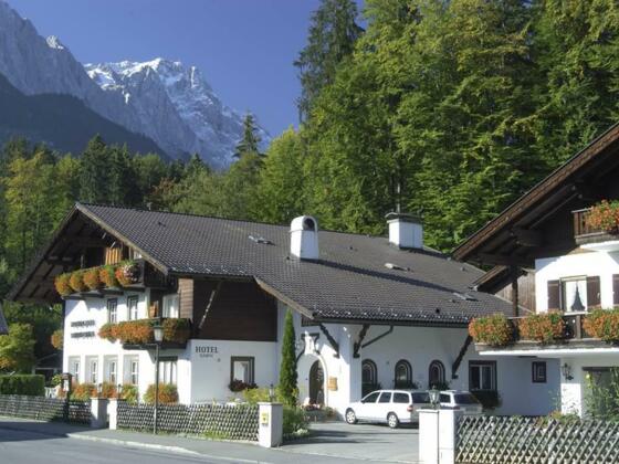 Hotel mit Zugspitze