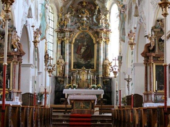 Pfarrkirche St. Zeno Isen, Blick auf Altar