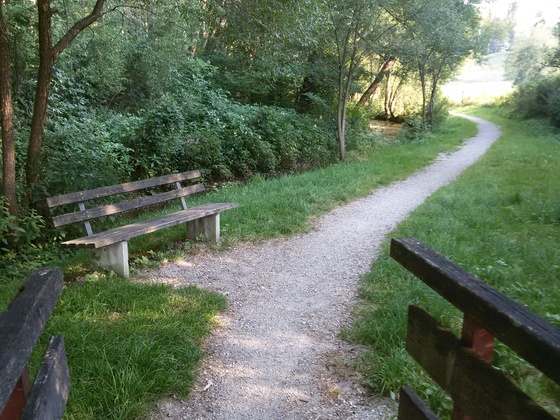 Am Ufer der Isen entlang