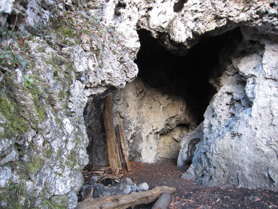 Höhle beim Engelstein