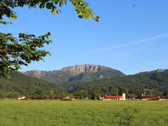 Benediktbeuern mit Benediktenwand