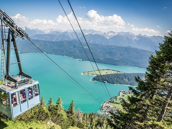 Herzogstandbahn mit Blick auf den Walchensee
