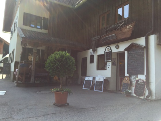 Biergarten mit frischem Fisch