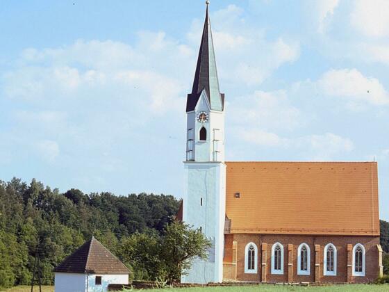 Kirche St. Johannes der Täufer in Noppling