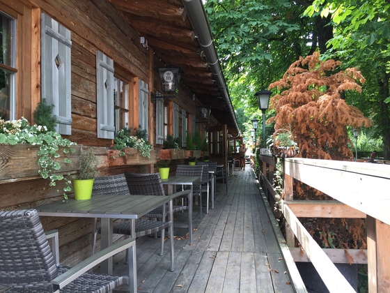 Schlosswirtschaft Oberschleißheim mit Biergarten