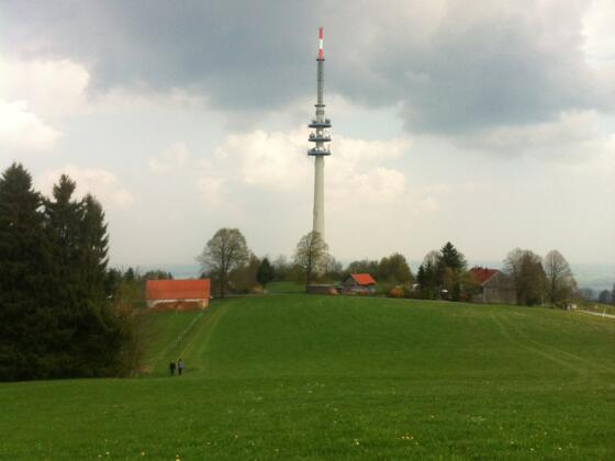 Die Rundfunksendeanlage auf dem Hohen Peißenberg ist das Erkennungszeichen des Berges.
