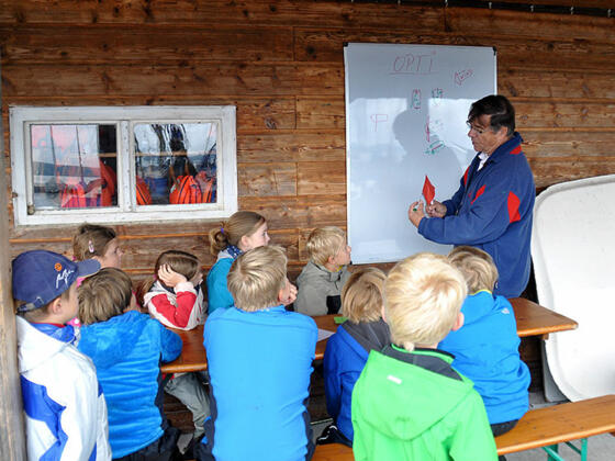 Theorieunterricht für das Segeln mit dem Optimist