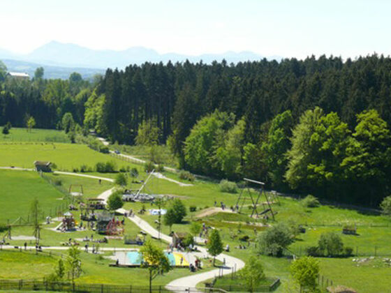 Überblick über das weitläufige Gelände des Bergtierparks.