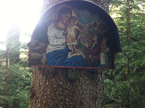 Bildstock mit kunstvoller Mariendarstellung