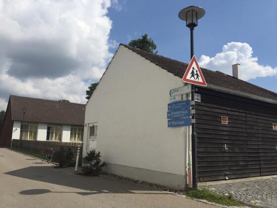 Rollstuhltoiletten in Allershausen bei der Kirche
