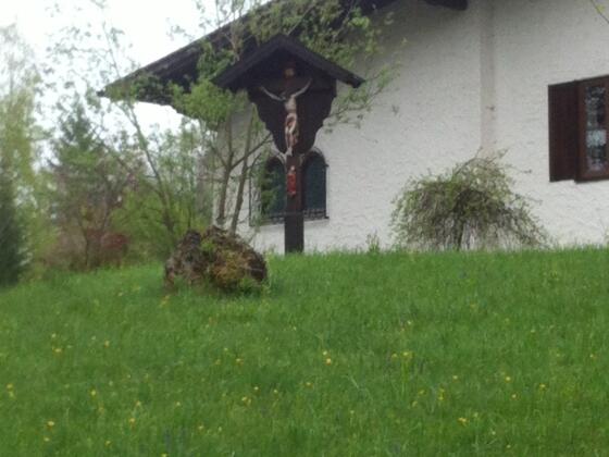 Wegkreuz am Ortsrand von Huglfing