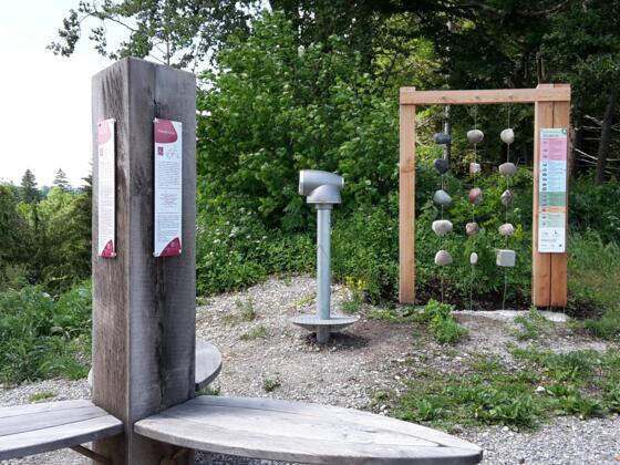 Kieselmobile, Fernrohr und Rastplatz an der Litzauer Schleife