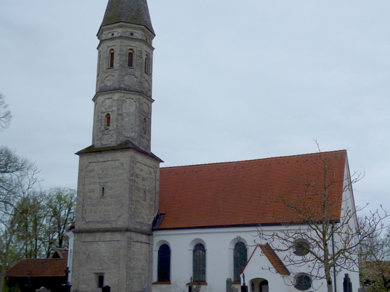 Die Kirche St. Michael im Oberhausener Ortsteil Berg.