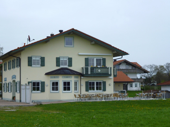 Das Bauern-Café in Tauting mit Sonnenterrasse.