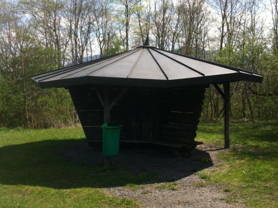 Unterstand auf der Hochfläche Berghalde