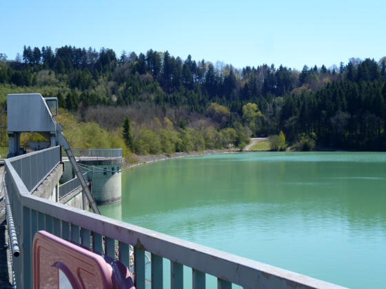 Der Weg über die Lechstaustufe 6.