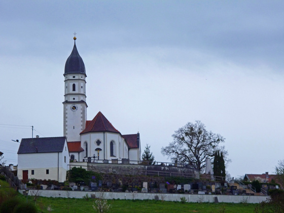 Wunderschöner Blick von Oberhausen auf die St. Mauritius-Kirche.