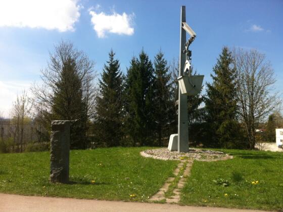 Seilbahn-Denkmal als Erinnerung an den florierenden Bergbau