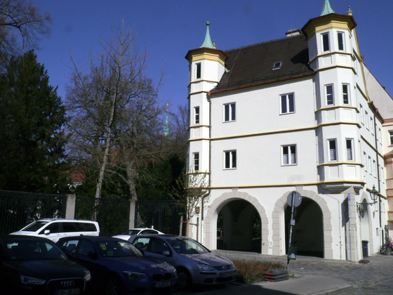 Burggrafenturm mit der Geschäftsstelle der Sektion Augsburg des DAV