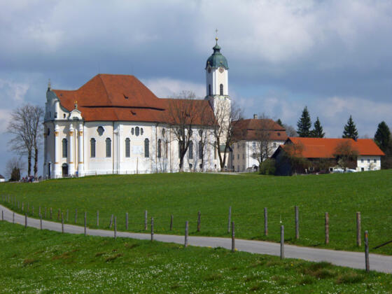Herrlicher Blick von Süden auf die Wieskirche.