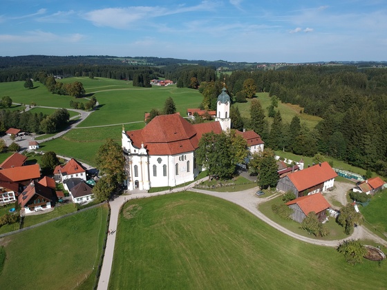 Traumhafter Blick von Südenauf die Wieskirche.