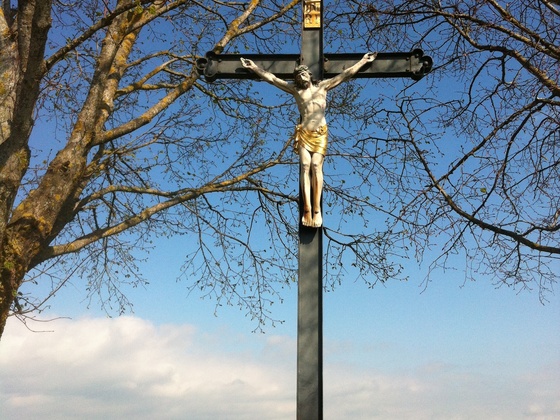 Wegkreuz am Aussichtspunkt oberhalb von Steingaden