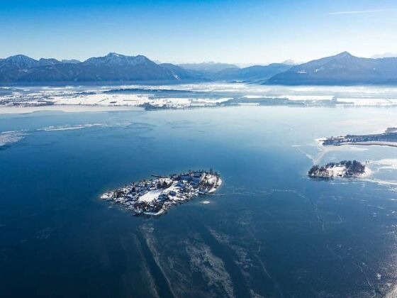 Die Fraueninsel aus der Luft im Winter