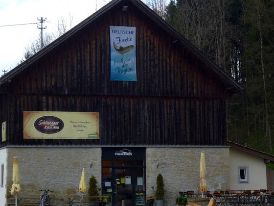 Das Fischerhaus Steingaden mit Schönegger Käse-Alm im Süden von Steingaden.