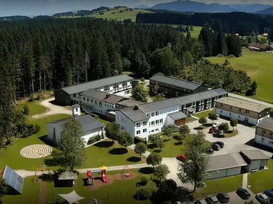 Katholische Landvolkshochschule Wies mit Labyrinth