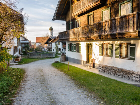 Radtour - Auf den Spuren der Römer im Blauen Land (Römerradweg) - Ortsidylle in Ohlstadt