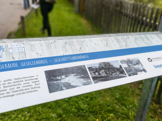 Themenweg - Glashüttenrundweg in Grafenaschau - Informationstafeln am Wegesrand