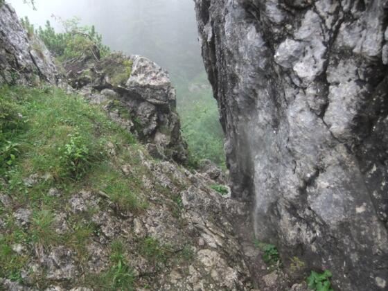 Durch diese Felsen geht es hinter dem Mariaeck