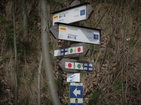 Wegweiser unterhalb Hardeck