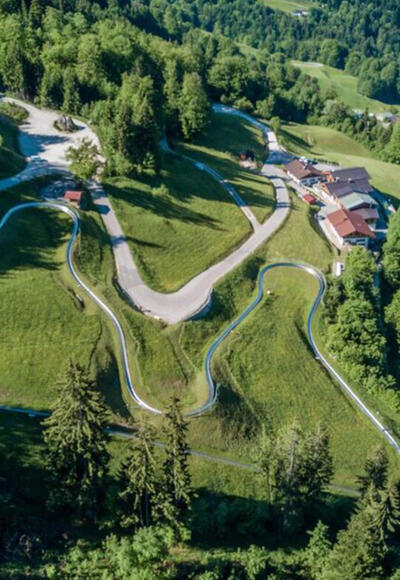 Das Kehlsteinhaus über dem herbstlichen Nebelmeer über dem Berchtesgadener Talkessel