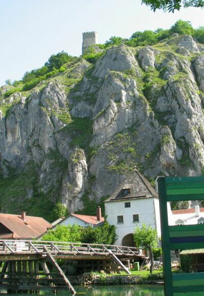 Essing mit alter Holzbrücke und Burgruine Randeck