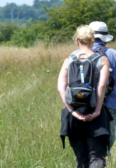 Pilgergruppe im Feld