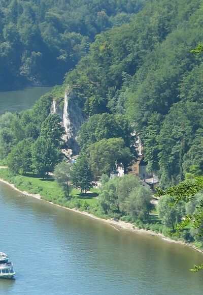 Schifffahrt auf der Donau zwischen Kelheim und dem Kloster Weltenburg