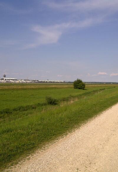 Blick auf Tower und MAC