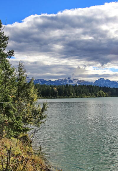 Traumhaftens Panorama vom Ufer des Lechs aus gesehen
