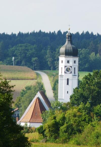 Blick auf die Emmersdorfer Kirche