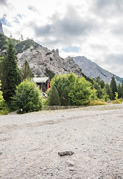 Die Wimbachgrieshütte an dem namensgebenden, gigantischen Schuttstrom
