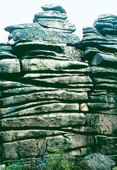 Bizarre Felsformationen begegnen uns im Fichtelgebirge.