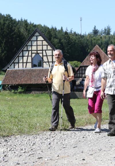 Wanderer vor der Alten Schäferei