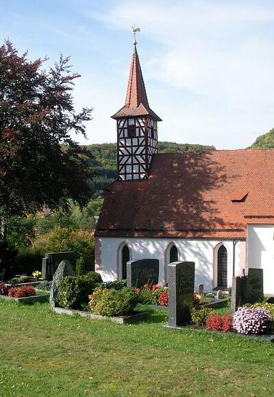 Kirche mit Fachwerk-Turm in Osternohe