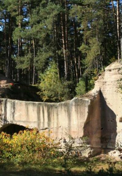 Ansicht auf die Steinbrüche auf dem Wanderweg &quot;Steinbruchweg&quot;.