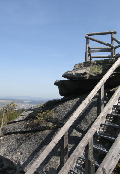 Kleine Aussichtsplattform auf dem Burgstein