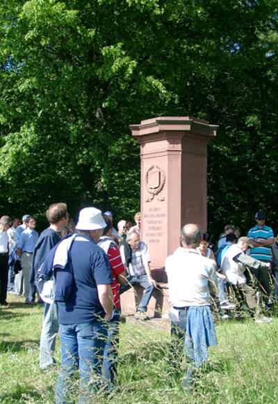 Das Bayern-Denkmal bei Helmstadt erinnert an die Gefallenen der Verlierer des Gefechts von 1866.